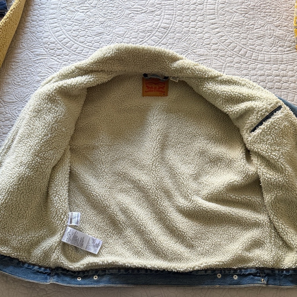 Levi's Classic Blue Denim Men's Jacket with Sherpa Lining | Size XL - Picture 9 of 13